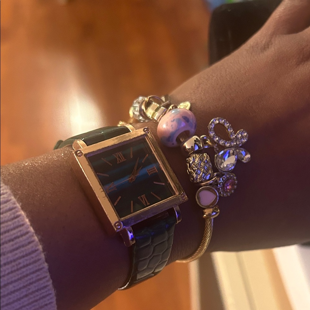 Elegant Emerald green & Rose Gold Women's Watch - Picture 2 of 5